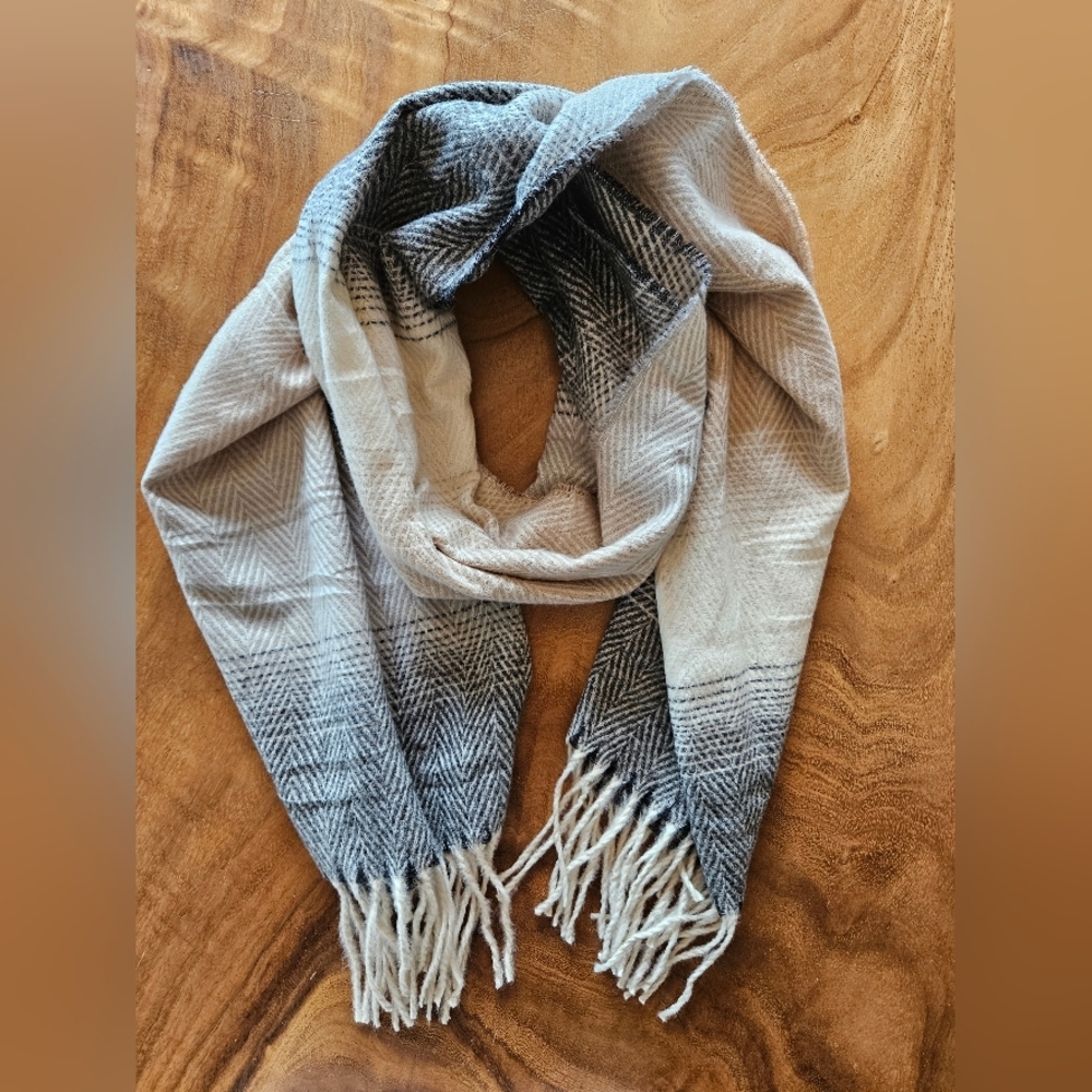 Nine West One Size Beige Gray Ombre Herringbone Scarf